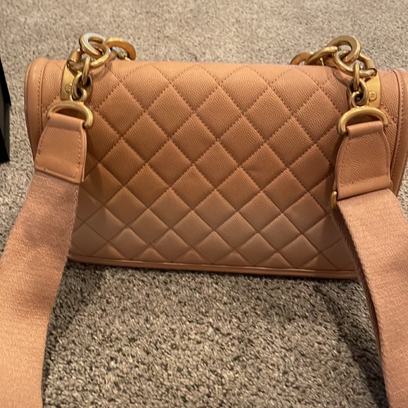 Chanel pink ombré handbag purse 10” x 7” with chain and fabric strap - Picture 3 of 9